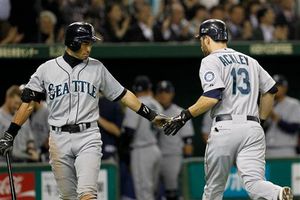 Seattle inaugura las Grandes Ligas con victoria sobre Oakland