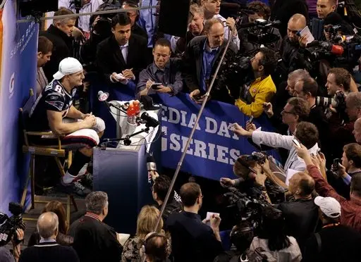 Gronkowski reconoce que está en duda para el Super Bowl