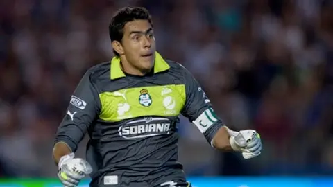 Oswaldo Sánchez quiere retirarse con Santos