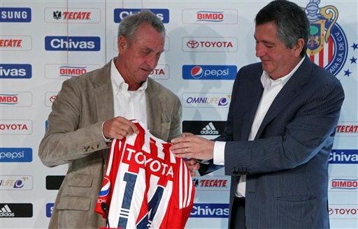 Vergara dio la bienvenida al ex técnico del Barça. FOTO: AP