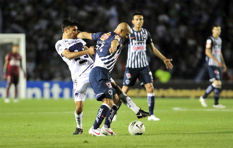 Suazo dio un gran partido. FOTO: EFE