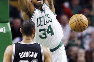 Celtics caen ante Spurs que siguen enrachados