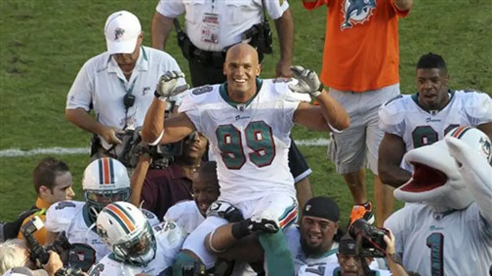 Jets, eliminados tras perder 19-17 ante Delfines