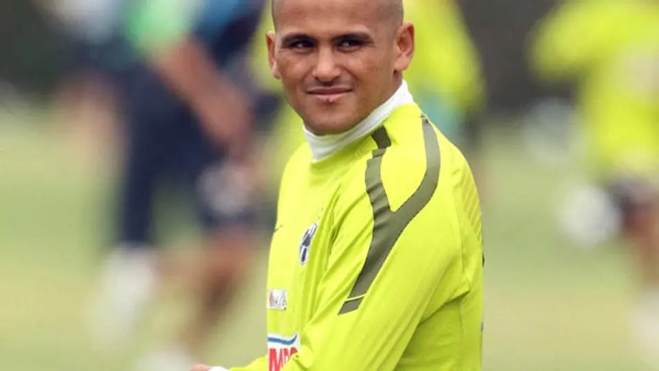 Medios en Brasil aseguran que Suazo tiene un precontrato con el Flamengo