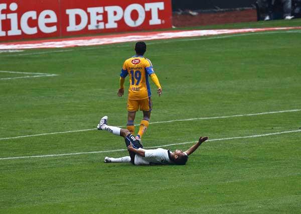 El 'Topo' se lesionó muy temprano en el partido. FOTO: BERNARDO MALDONADO