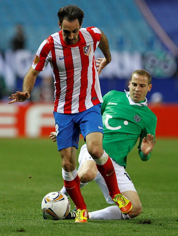 Los balones se pelearon con todo. FOTO: EFE