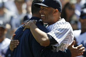 Posada realizó lanzamiento honorario en juego de Yanquis