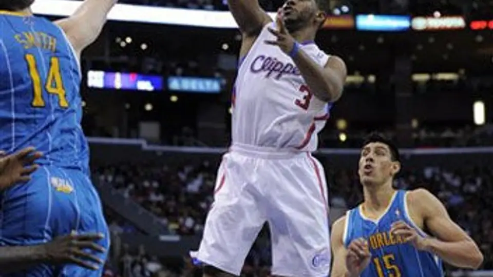 Ayón anota 4 puntos en la derrota de Hornets ante Clippers