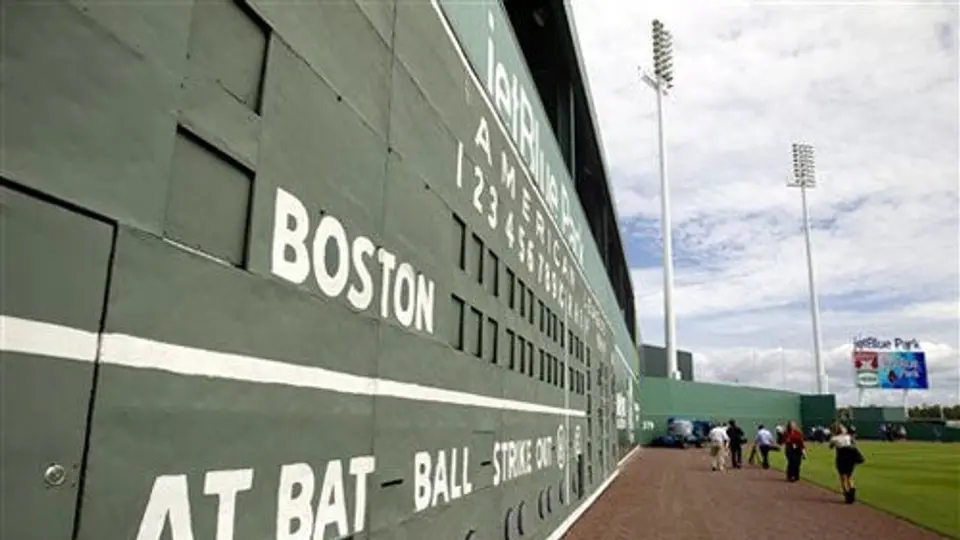 Reportan incendio en Fenway Park