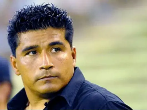 Asad aún no es técnico de Estudiantes