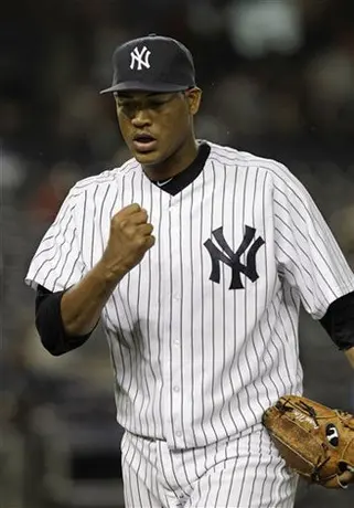 Yanquis se imponen a Rayas