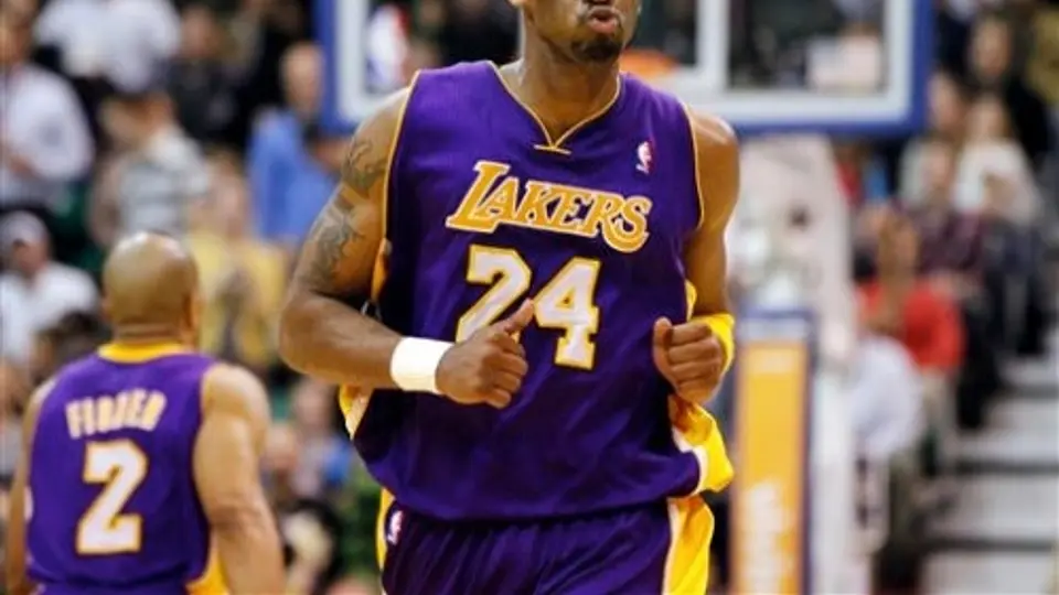 En tiempo suplementario, Lakers derrota 90-87 al Jazz