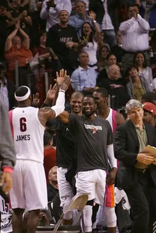 El Heat hilvana 15 victorias en casa tras apalear a los Mavericks
