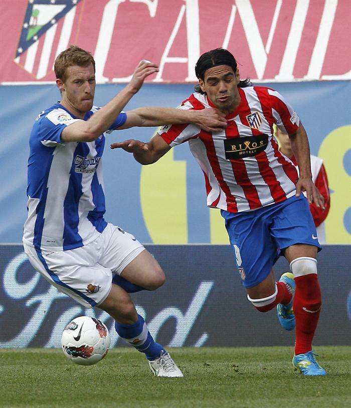 El Atlético realizó varias faltas | EFE