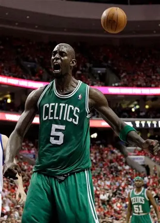 Celtics pone la serie 2-1 sobre 76ers