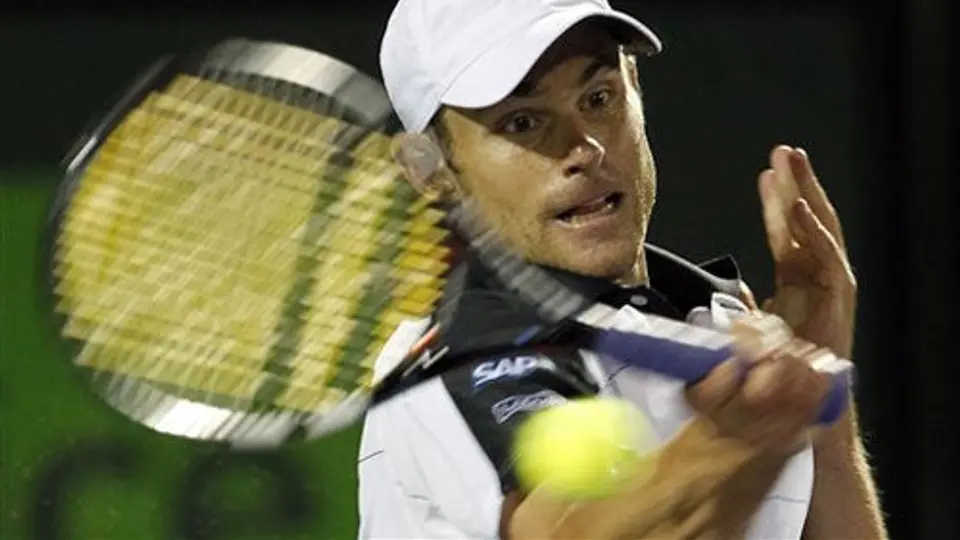Roddick sorprende a Federer y avanza en Miami