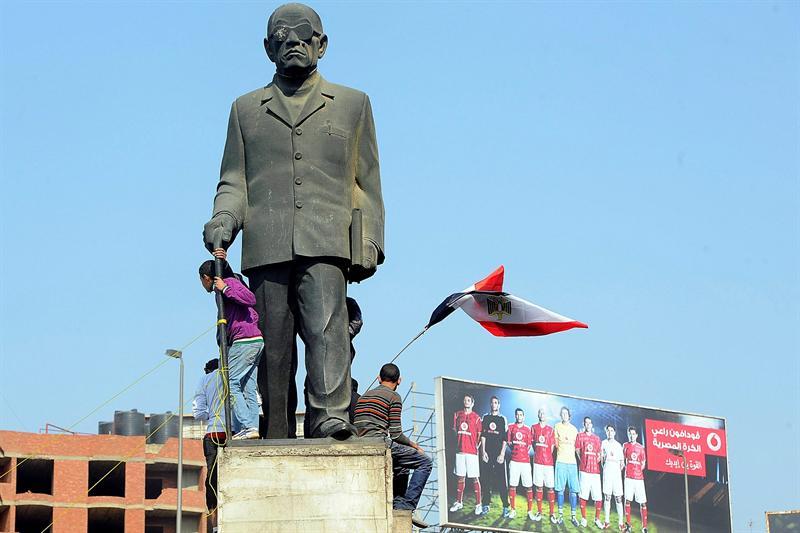Las personas llegaron hasta la plaza Sphinx. FOTO: EFE