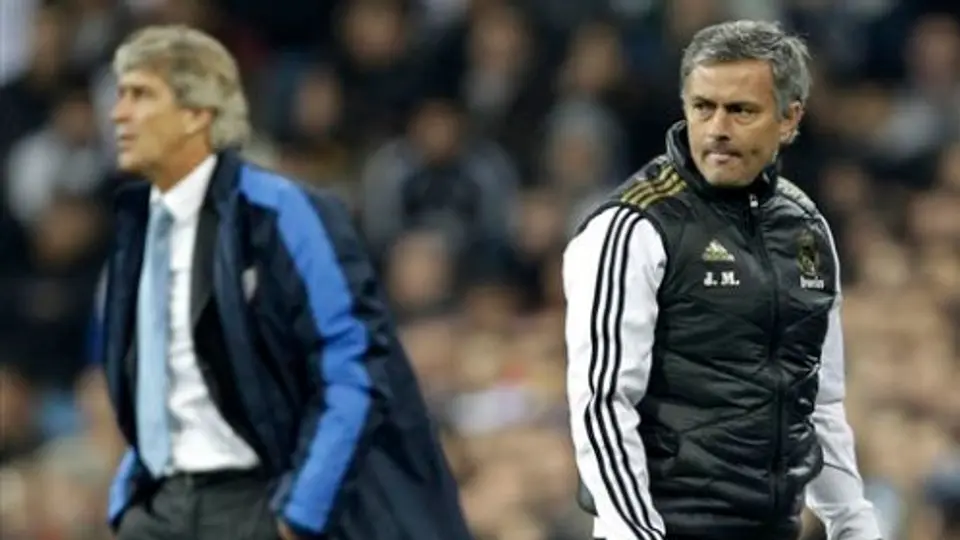 "Hubiera cambiado a los once en el descanso": Mourinho