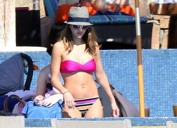 La actriz estadounidense, en compañía de su familia, visitó la playa mexicana. FOTO: DAILY MAIL