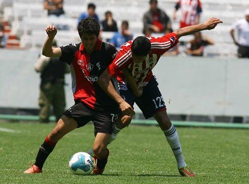 Chivas se corona bicampeón Sub-17 tras golear al Atlas, por marcador global 9-5 | MEXSPORT