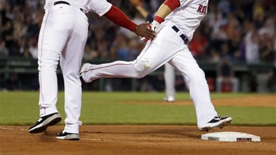 Aceves suma su 7º salvamento en victoria de Boston