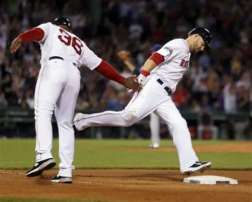 Aceves suma su 7º salvamento en victoria de Boston