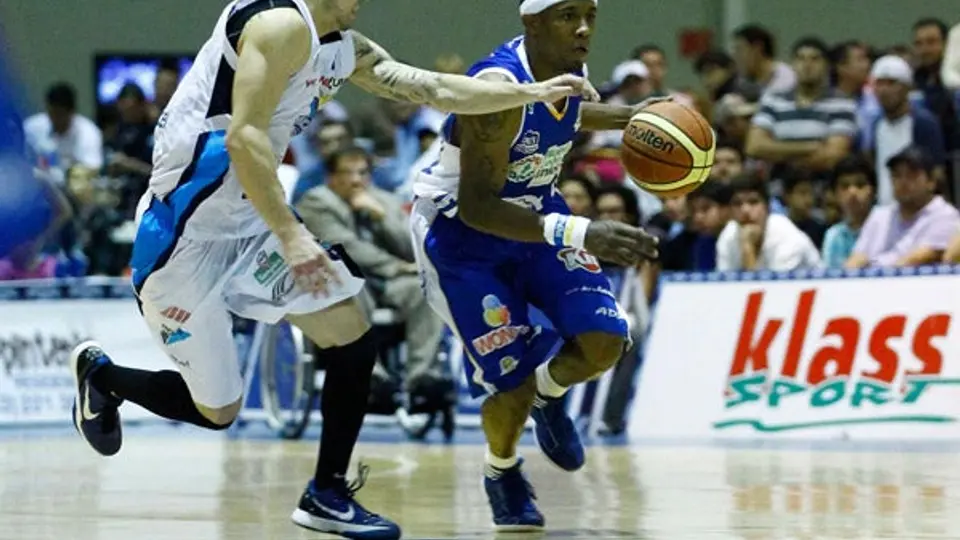 Fuerza Regia toma la ventaja ante Huracanes de Tampico