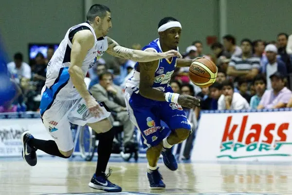 Fuerza Regia toma la ventaja ante Huracanes de Tampico
