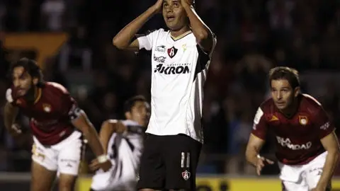 Atlas deja ir la victoria en el debut de Eugui con Estudiantes