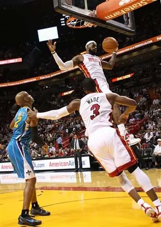 Miami consigue el triunfo 99-76 sobre 76ers
