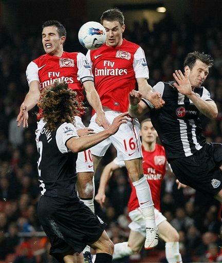 Arsenal vence al Newcastle 2-1 en un sufrido duelo de la Premier. FOTO: AP