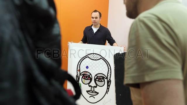 Por una iniciativa de Turkish Airlines, los jugadores colorearon parte de sus retratos. FOTO: fcbarcelona.es