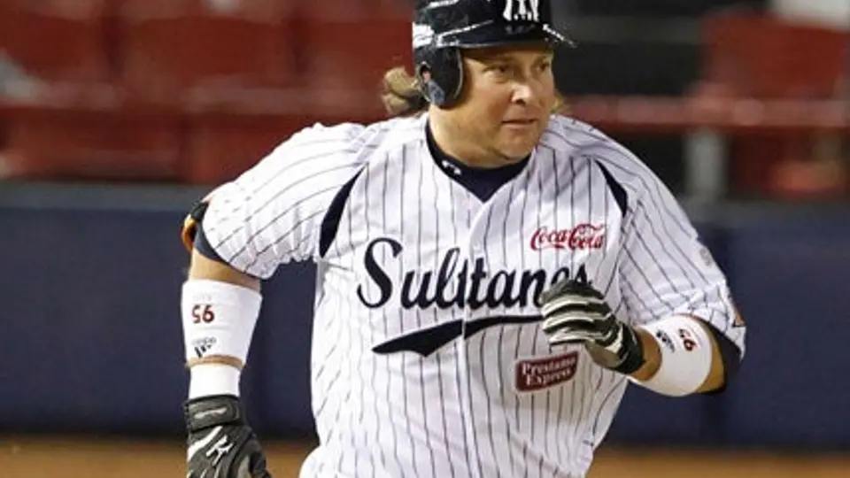 Sultanes remonta y vence 5 por 4 a Pericos de Puebla