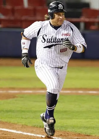 Sultanes remonta y vence 5 por 4 a Pericos de Puebla