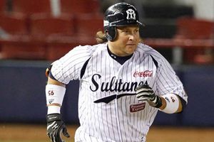 Sultanes remonta y vence 5 por 4 a Pericos de Puebla