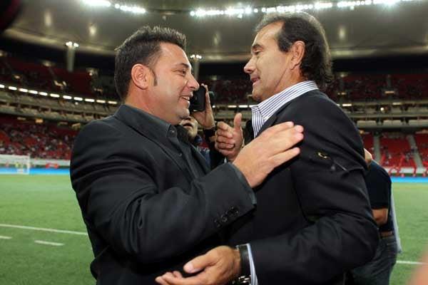 Dos técnicos con realidades diferentes. FOTO: YOLANDA ESCOBAR