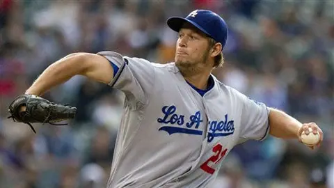 Kershaw firma contrato con Dodgers por dos años y 19 millones