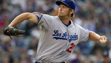 Kershaw firma contrato con Dodgers por dos años y 19 millones
