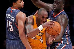 Nájera no tuvo minutos en caída de Bobcats 73-106 antes Los Angeles