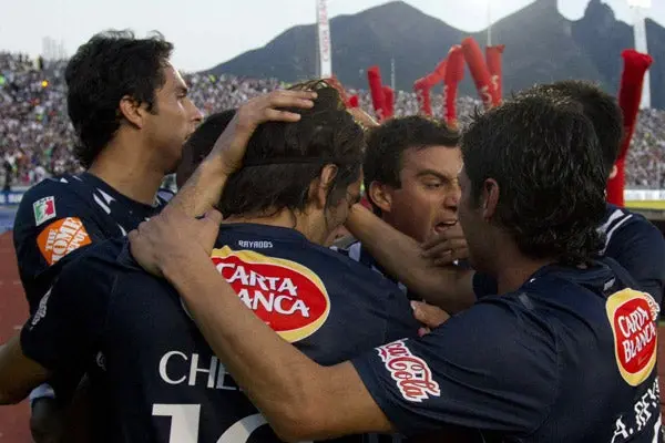 Rayados da el primer paso