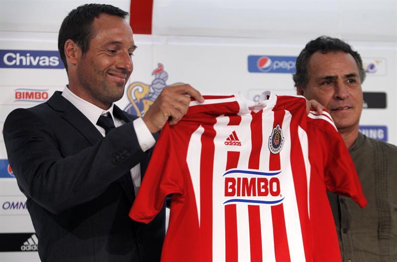 El encargado de darle la bienvenida a Chivas fue José Luis Real, quien destacó la capacidad de Van't Schip | EFE