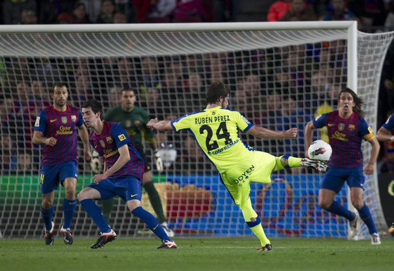 Rubén Pérez, del Getafe, se prueba en la portería. FOTO: EFE