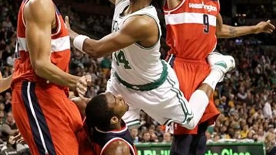 Boston hiló dos victorias al vencer 100-94 a Wizards