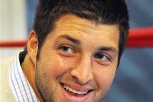 Promueven a Tebow como ala cerrada para Vaqueros