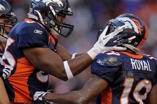 Eddie Royal celebra tras marcar touchdown.