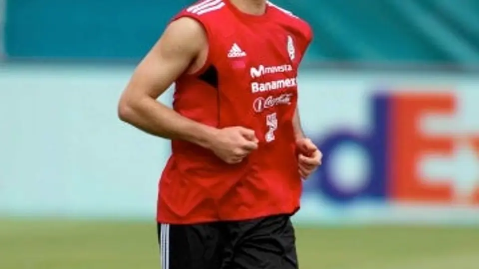 Para Conade, Chicharito sería buen abanderado en Londres 2012
