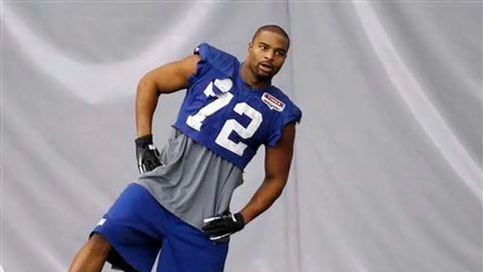 La NFL sanciona a Umenyiora por faltar a rueda de prensa