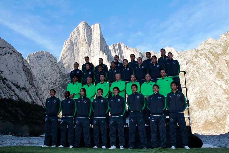 El plantel se tomó la fotografía sin presencia de Humberto Suazo. FOTO: DANIEL GÁMEZ