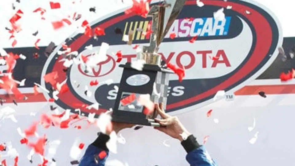 Rubén Rovelo gana la Toyota Nascar de Monterrey