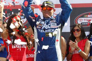 Rubén Rovelo gana la Toyota Nascar de Monterrey